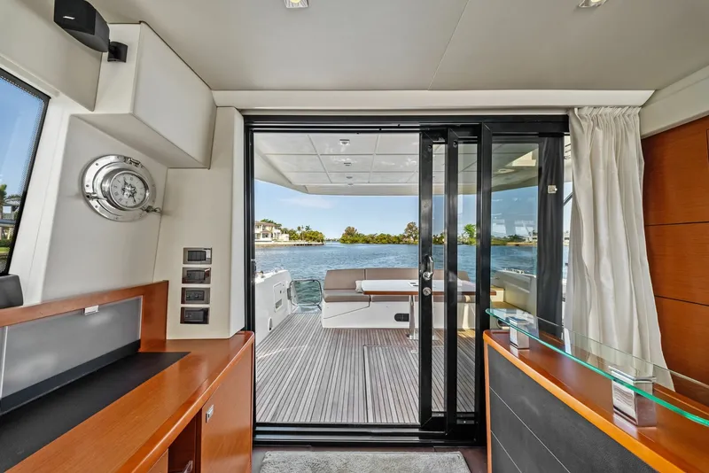 Slide: The Image of 2015 Prestige 550 'Legacy' Salon / Galley - 6008798