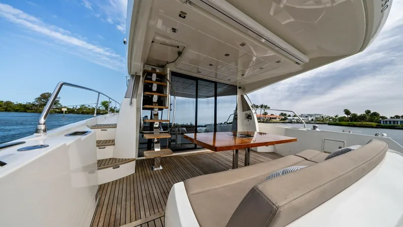 Slide: The Image of 2015 Prestige 550 'Legacy' Cockpit - 6613453