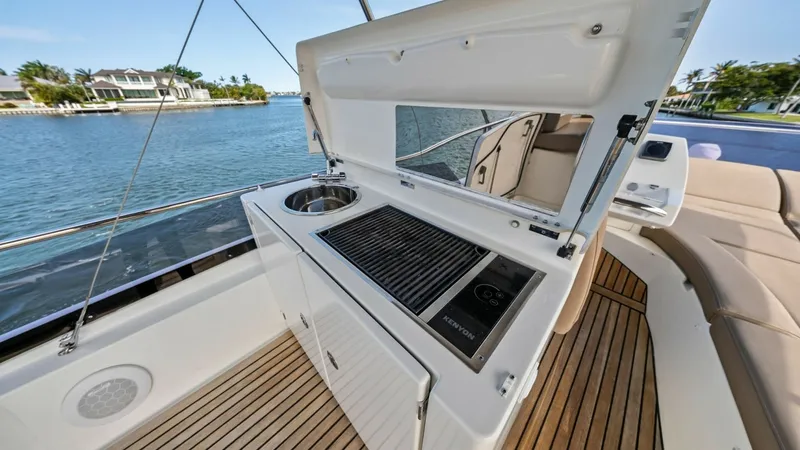 Slide: The Image of 2015 Prestige 550 'Legacy' - 6613466