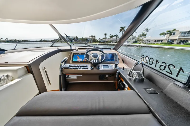 Slide: The Image of 2015 Prestige 550 'Legacy' - 6008809
