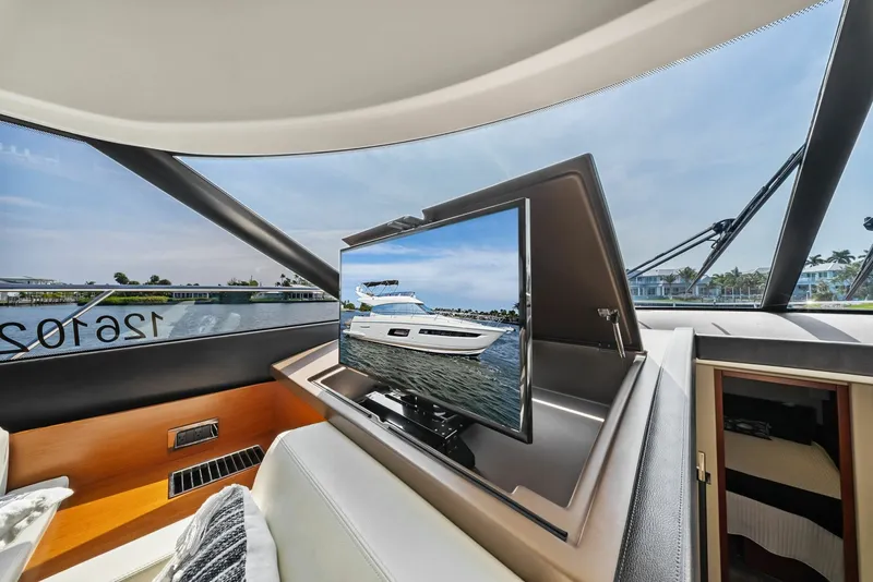 Slide: The Image of 2015 Prestige 550 'Legacy' - 6008810
