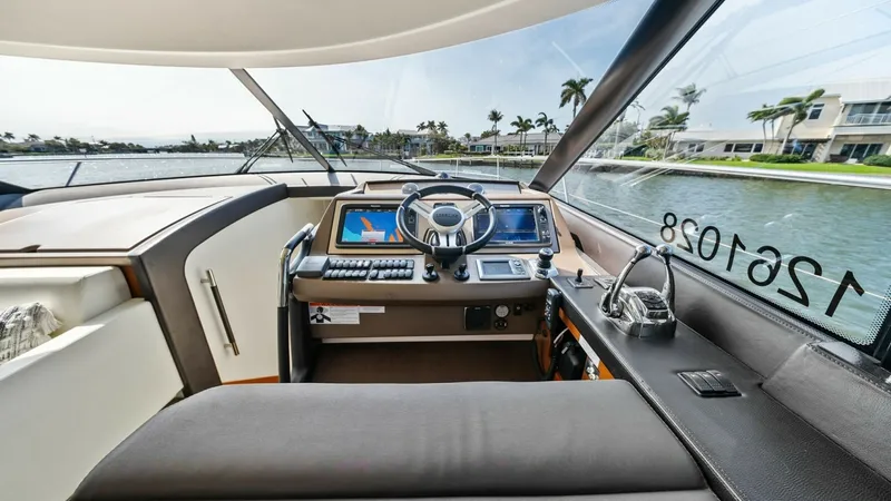 Slide: The Image of 2015 Prestige 550 'Legacy' - 6613480