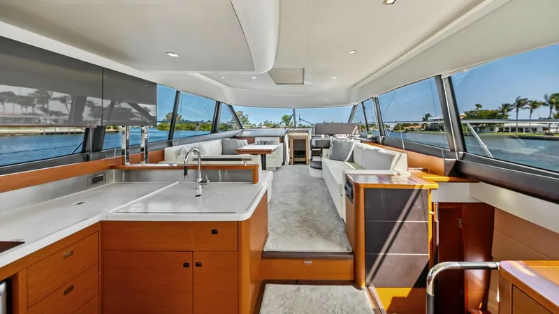 Slide: The Image of 2015 Prestige 550 'Legacy' - 6613471