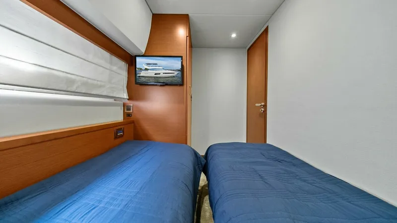 Slide: The Image of 2015 Prestige 550 'Legacy' - 6613500