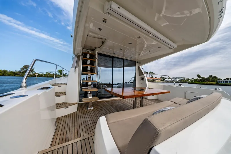 Slide: The Image of 2015 Prestige 550 'Legacy' Cockpit - 6008782