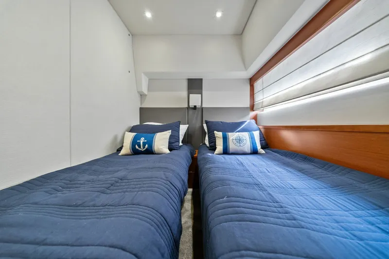 Slide: The Image of 2015 Prestige 550 'Legacy' - 6008843