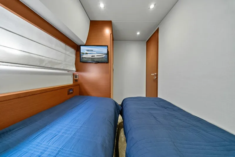 Slide: The Image of 2015 Prestige 550 'Legacy' - 6008845