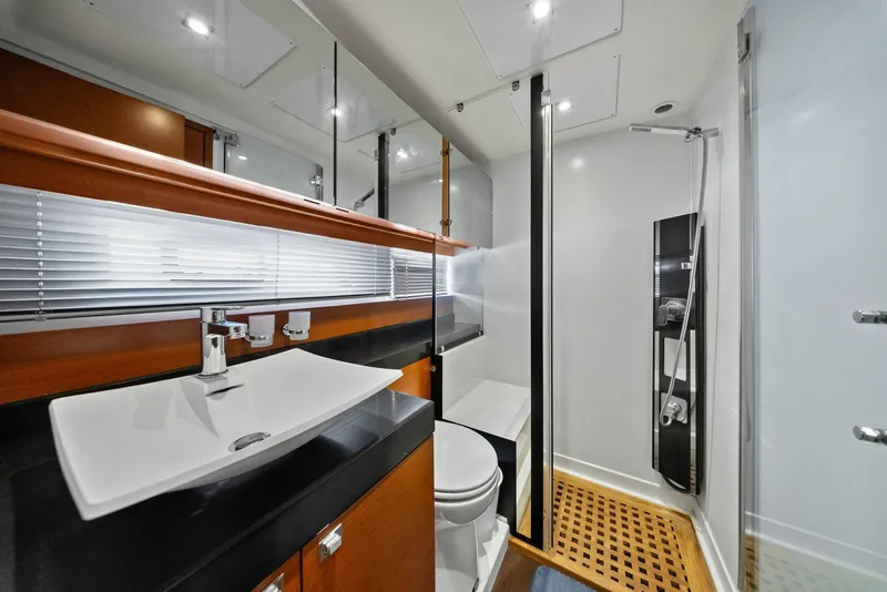 Slide: The Image of 2015 Prestige 550 'Legacy' Guest Head - 6008847