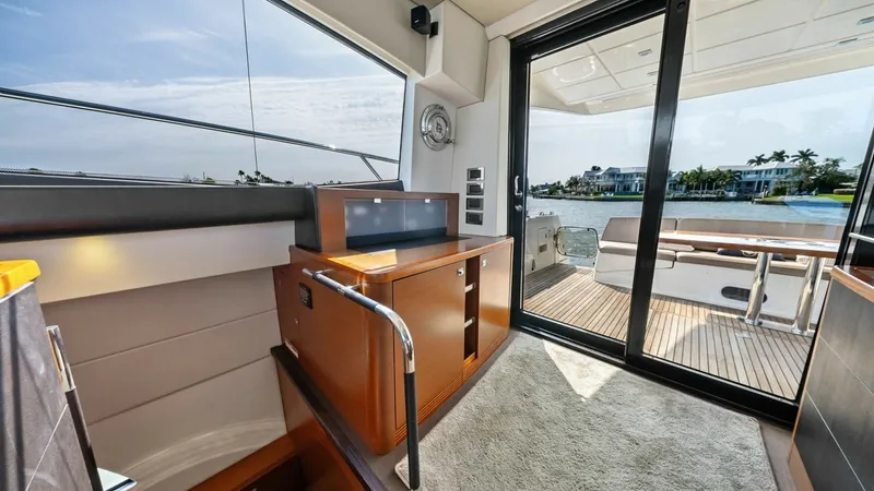 Slide: The Image of 2015 Prestige 550 'Legacy' - 6613470
