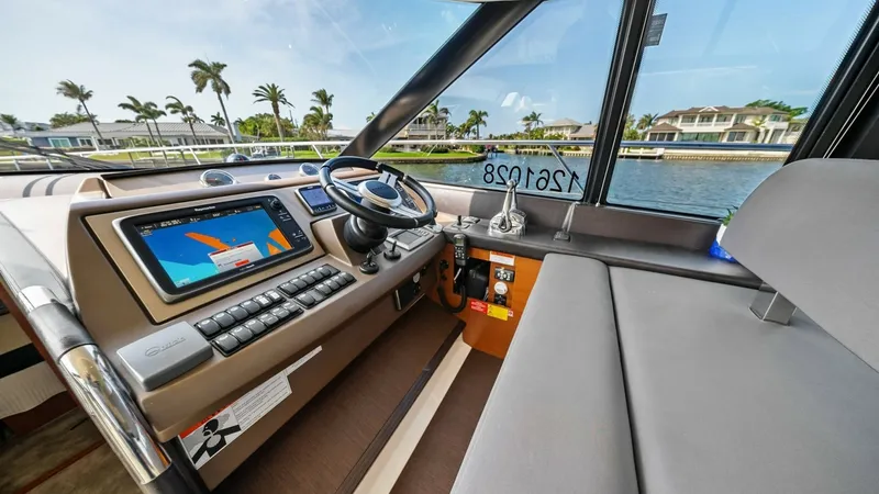 Slide: The Image of 2015 Prestige 550 'Legacy' - 6613479