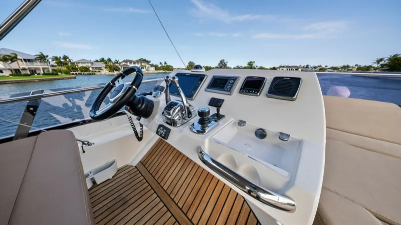 Slide: The Image of 2015 Prestige 550 'Legacy' - 6613463
