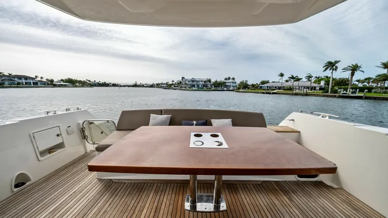 Slide: The Image of 2015 Prestige 550 'Legacy' - 6613456
