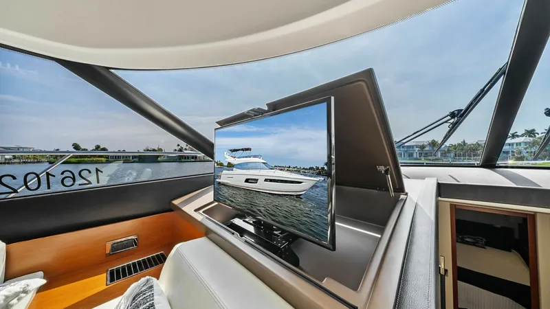 Slide: The Image of 2015 Prestige 550 'Legacy' - 6613481