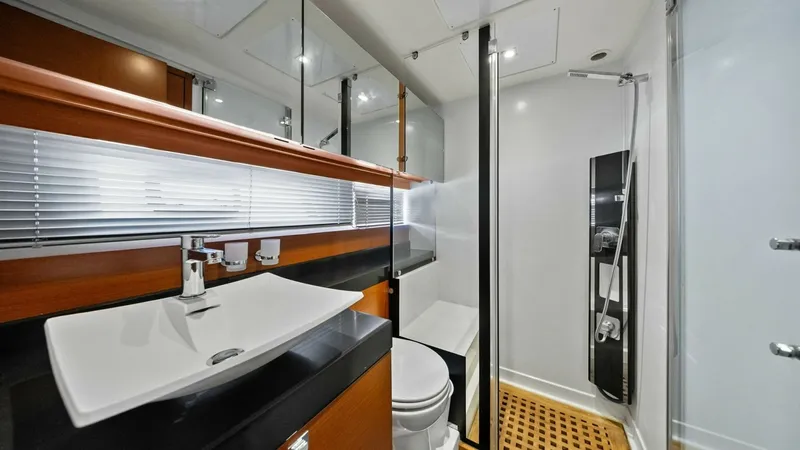 Slide: The Image of 2015 Prestige 550 'Legacy' Guest Head - 6613501
