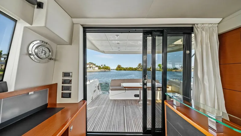 Slide: The Image of 2015 Prestige 550 'Legacy' Salon / Galley - 6613469