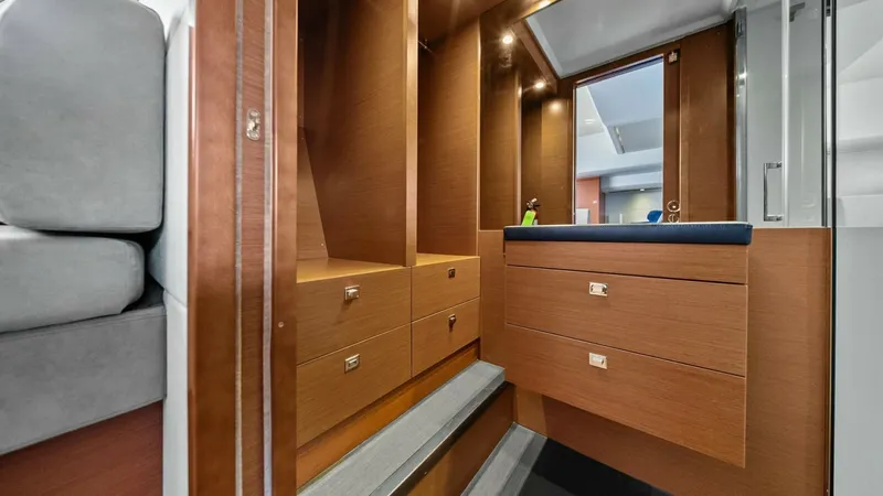 Slide: The Image of 2015 Prestige 550 'Legacy' - 6613488