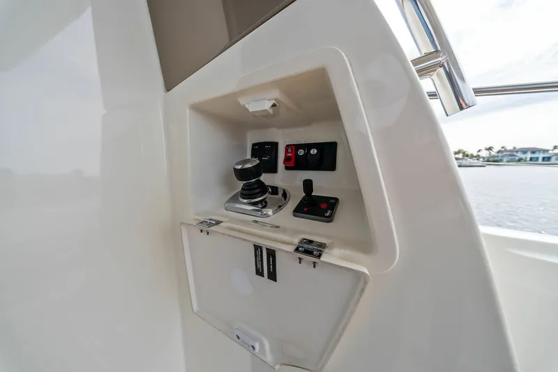 Slide: The Image of 2015 Prestige 550 'Legacy' - 6008786