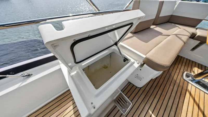 Slide: The Image of 2015 Prestige 550 'Legacy' - 6613467