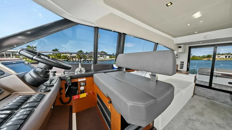 Slide: The Image of 2015 Prestige 550 'Legacy' Helm - 6613478