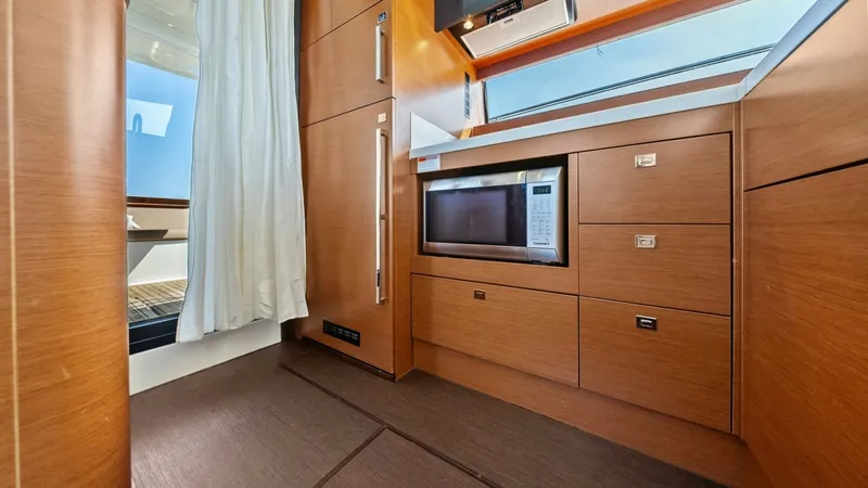 Slide: The Image of 2015 Prestige 550 'Legacy' - 6613473