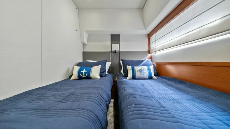 Slide: The Image of 2015 Prestige 550 'Legacy' - 6613499