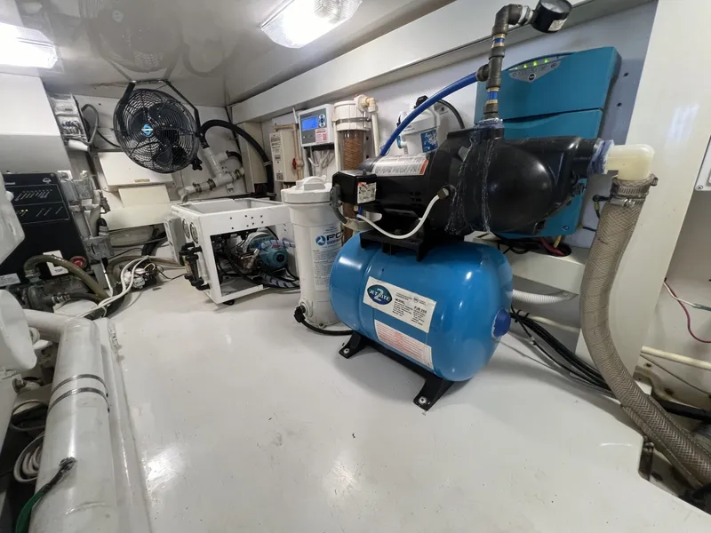 Slide: The Image of Viking 52 LET IT RAIN - Engine Room 2003 Viking 52
LET IT RAIN - 7677940