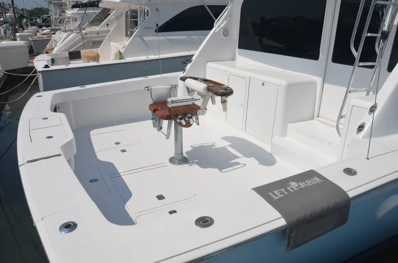 Slide: The Image of Viking 52 LET IT RAIN - Cockpit 2003 Viking 52 
LET IT RAIN - 6008767