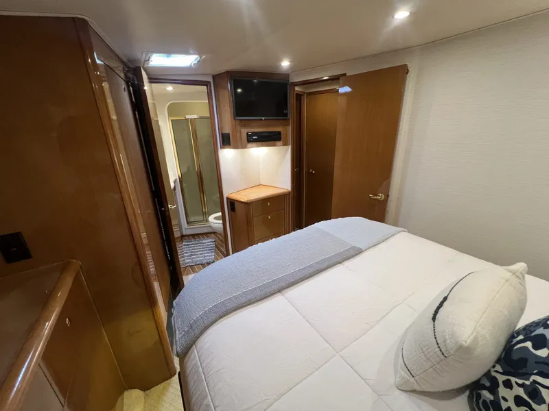 Slide: The Image of Viking 52 LET IT RAIN - Master Stateroom 2003 Viking 52 
LET IT RAIN - 6047462