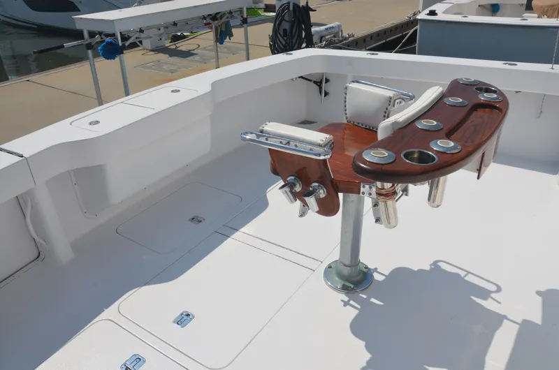 Slide: The Image of Viking 52 LET IT RAIN - Cockpit Fighting Chair 2003 Viking 52 
LET IT RAIN - 6008769