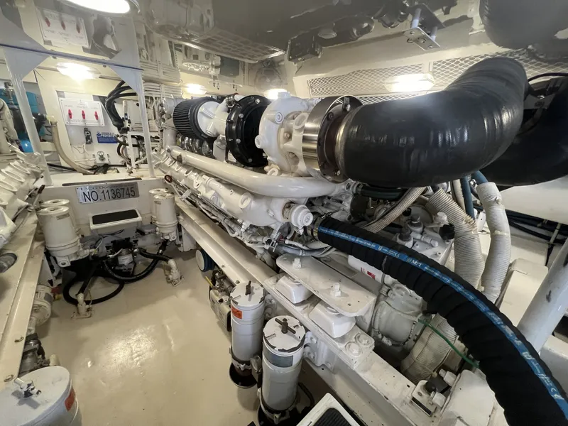 Slide: The Image of Viking 52 LET IT RAIN - Engine Room 2003 Viking 52 
LET IT RAIN - 6046147