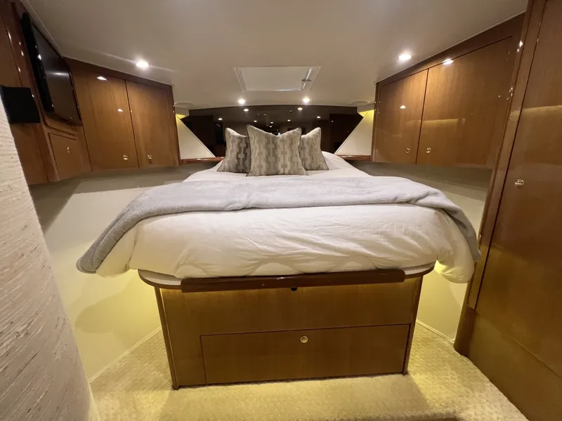 Slide: The Image of Viking 52 LET IT RAIN - VIP Stateroom 2003 Viking 52
LET IT RAIN - 7677933