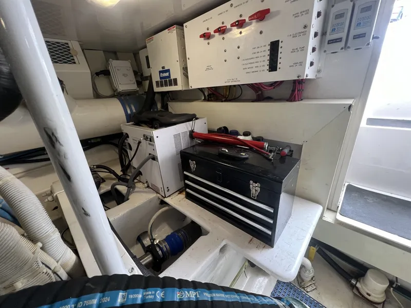 Slide: The Image of Viking 52 LET IT RAIN - Engine Room 2003 Viking 52 
LET IT RAIN - 6046149