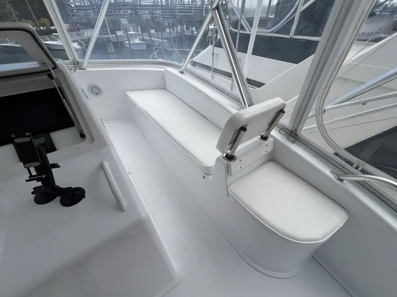 Slide: The Image of Viking 52 LET IT RAIN - Helm Seating 2003 Viking 52
LET IT RAIN - 7677917