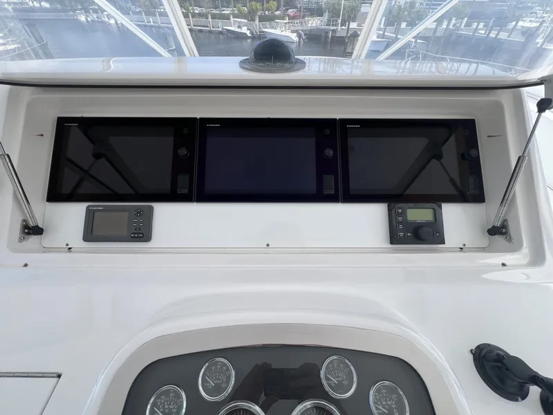 Slide: The Image of Viking 52 LET IT RAIN - Helm 2003 Viking 52
LET IT RAIN - 7677914