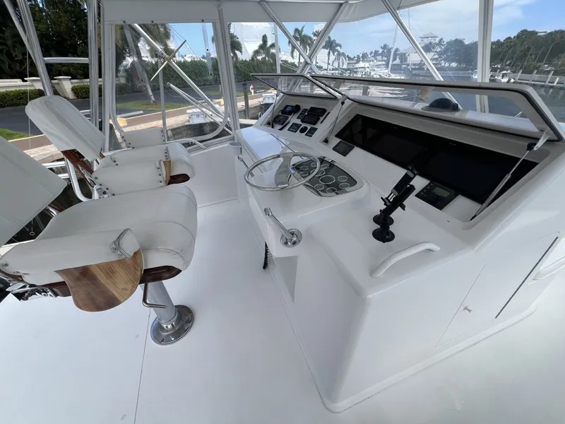 Slide: The Image of Viking 52 LET IT RAIN - Cockpit 2003 Viking 52
LET IT RAIN - 7677908