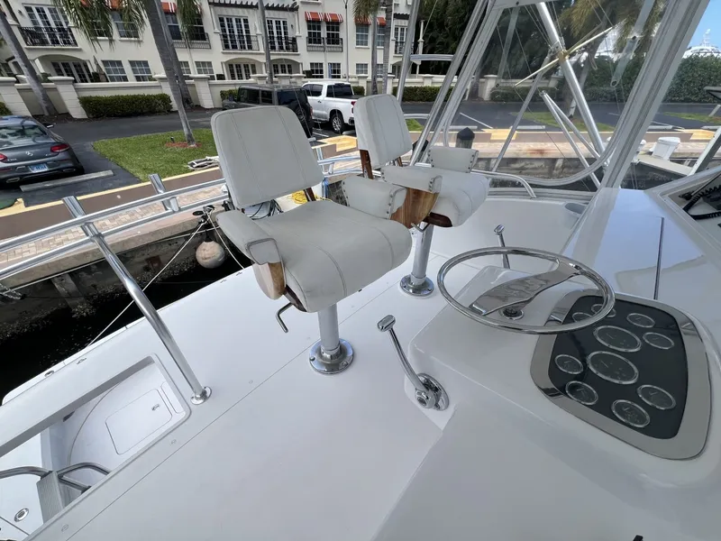 Slide: The Image of Viking 52 LET IT RAIN - Helm 2003 Viking 52
LET IT RAIN - 7677912