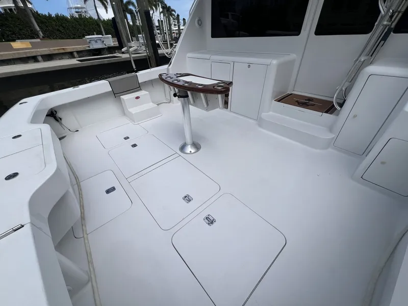 Slide: The Image of Viking 52 LET IT RAIN - Cockpit 2003 Viking 52
LET IT RAIN - 7677905