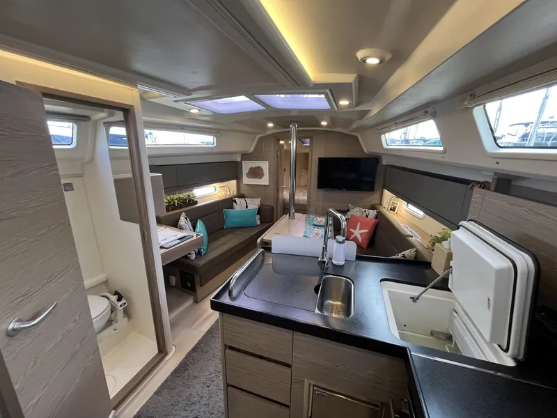 Slide: The Image of Hanse 348 2021 - 6009199