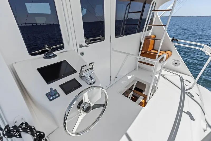 Slide: The Image of 2008 Viking 68 Skybridge "Liquid Apple" - 6050494