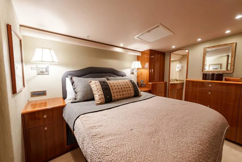 Slide: The Image of 2008 Viking 68 Skybridge LIQUID APPLE Master Stateroom - 6009714