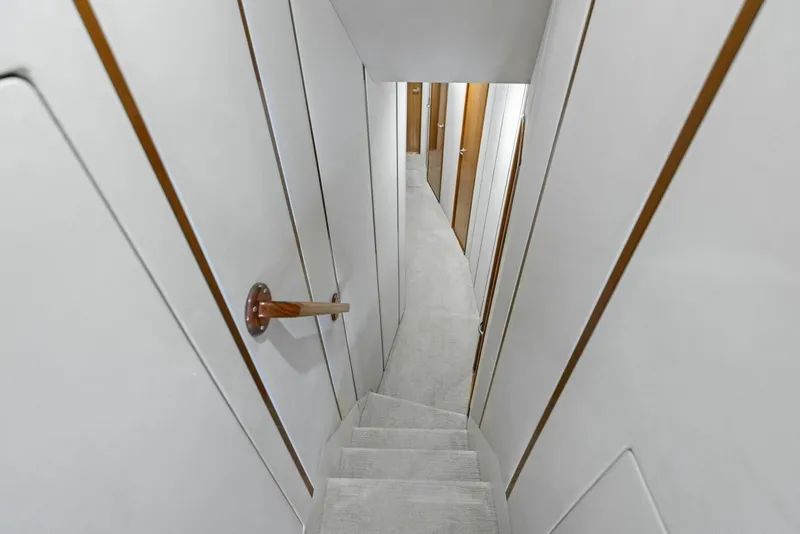 Slide: The Image of 2008 Viking 68 Skybridge "Liquid Apple" - 6050690