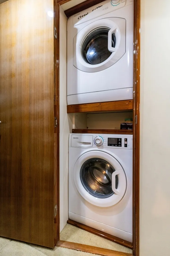 Slide: The Image of 2008 Viking 68 Skybridge "Liquid Apple" - 6050689