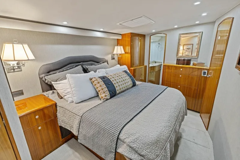 Slide: The Image of 2008 Viking 68 Skybridge "Liquid Apple" - 6050697