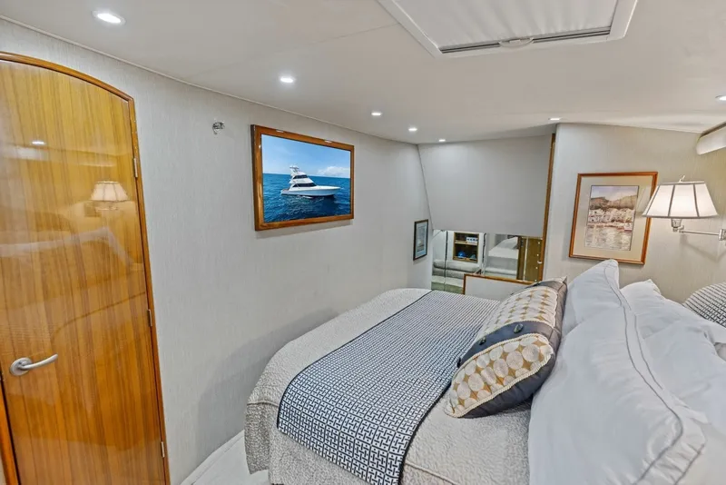 Slide: The Image of 2008 Viking 68 Skybridge "Liquid Apple" - 6050693