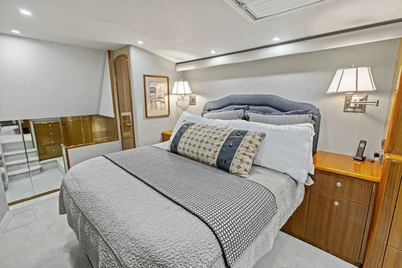 Slide: The Image of 2008 Viking 68 Skybridge "Liquid Apple" - 6050691