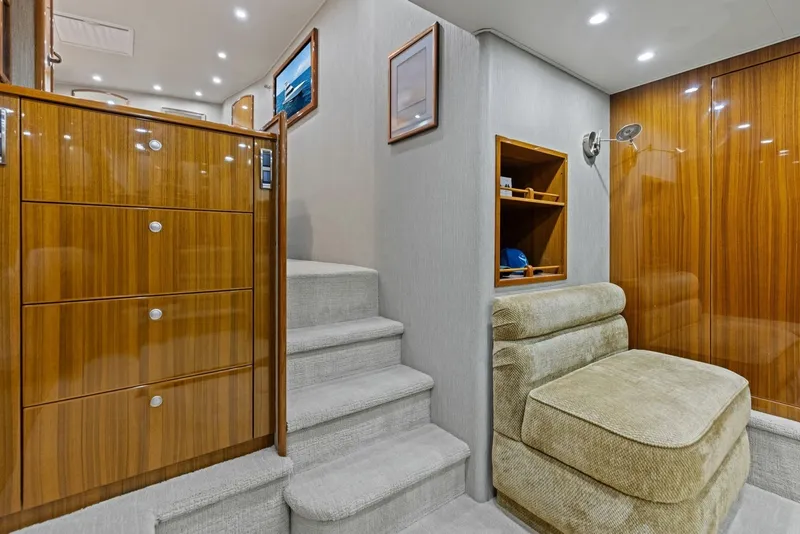 Slide: The Image of 2008 Viking 68 Skybridge "Liquid Apple" - 6050695