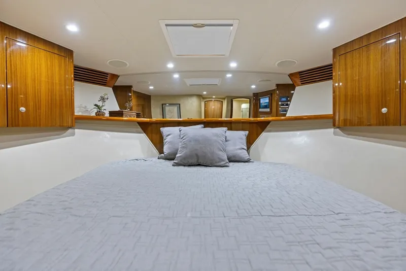 Slide: The Image of 2008 Viking 68 Skybridge "Liquid Apple" - 6050708