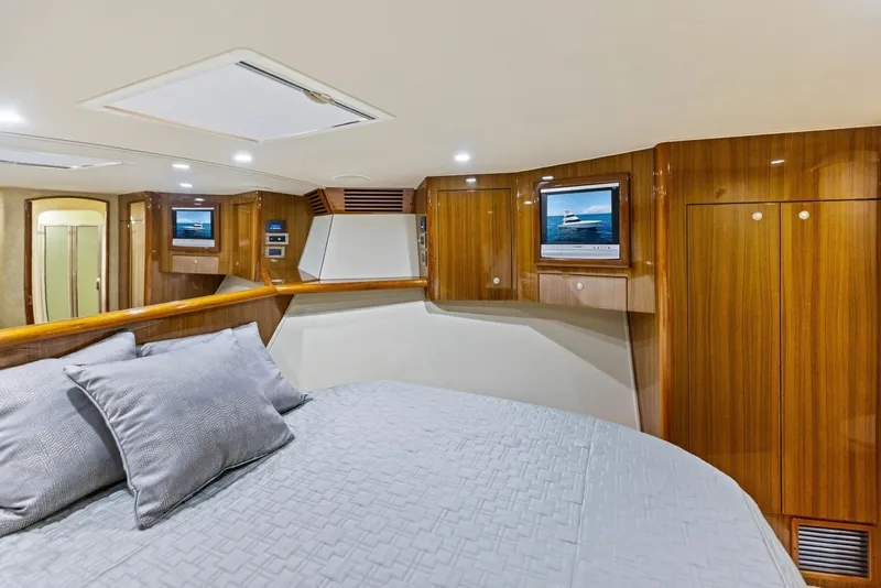 Slide: The Image of 2008 Viking 68 Skybridge "Liquid Apple" - 6050706