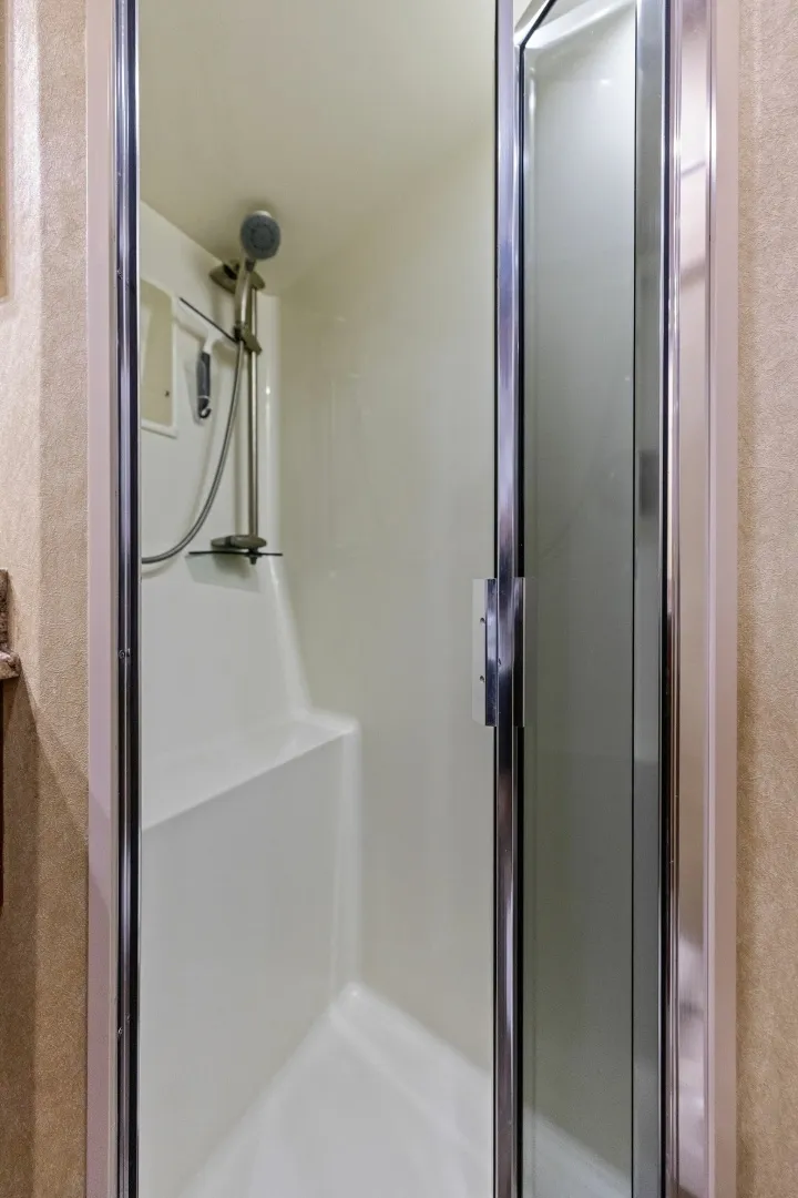 Slide: The Image of 2008 Viking 68 Skybridge "Liquid Apple" - 6050711