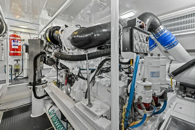 Slide: The Image of 2008 Viking 68 Skybridge "Liquid Apple" - 6050734